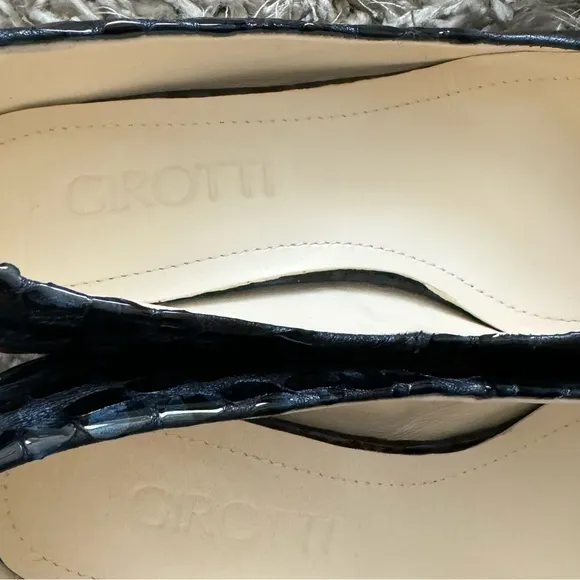 Girotti Classic Heeled Shoes Sz EU 37,   U.S. 6.5 Navy Blue Suede Slip O…