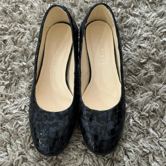 Girotti Classic Heeled Shoes Sz EU 37,   U.S. 6.5 Navy Blue Suede Slip O…