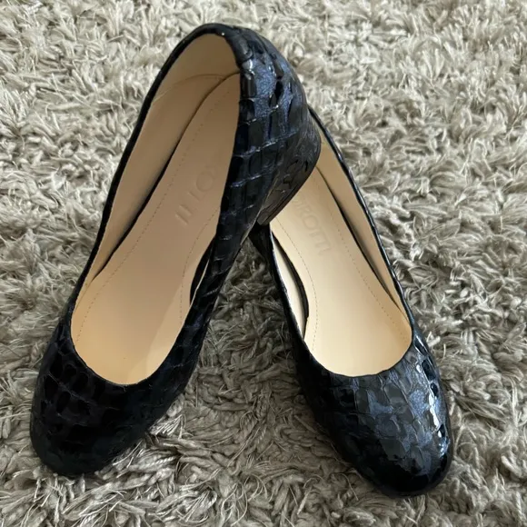 Girotti Classic Heeled Shoes Sz EU 37,   U.S. 6.5 Navy Blue Suede Slip O…