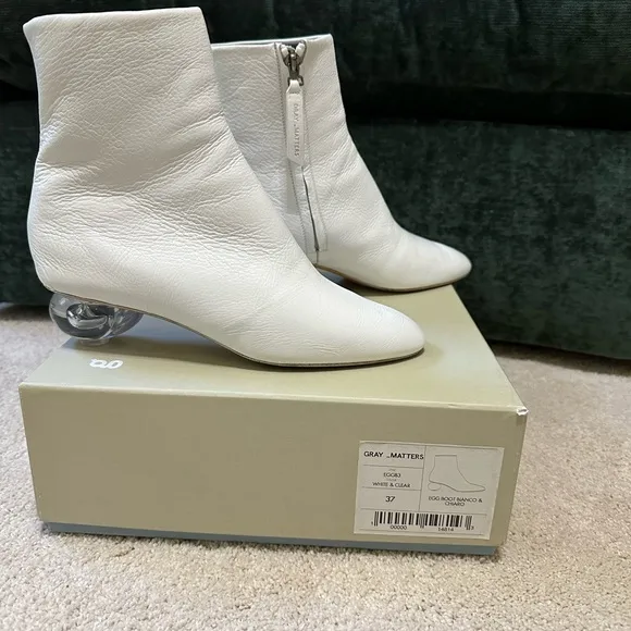 Gray Matters women’s white ankle boots with clear egg plexi heels size EU 37