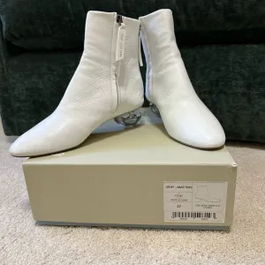 Gray Matters women’s white ankle boots with clear egg plexi heels size EU 37