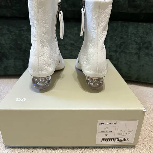 Gray Matters women’s white ankle boots with clear egg plexi heels size EU 37