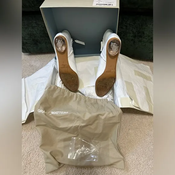 Gray Matters women’s white ankle boots with clear egg plexi heels size EU 37