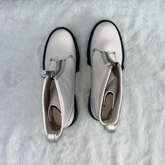 GUC Coach Womens Liza Leather Boots. Size 7.5 Color Chalk.