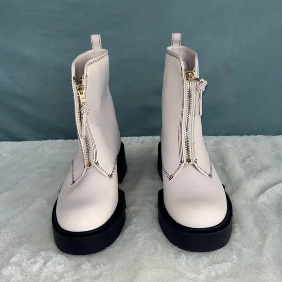 GUC Coach Womens Liza Leather Boots. Size 7.5 Color Chalk.