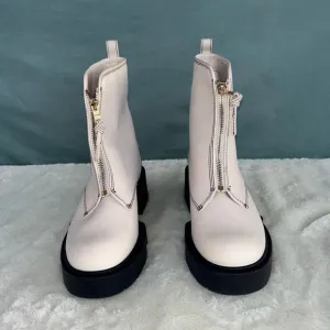 GUC Coach Womens Liza Leather Boots. Size 7.5 Color Chalk.