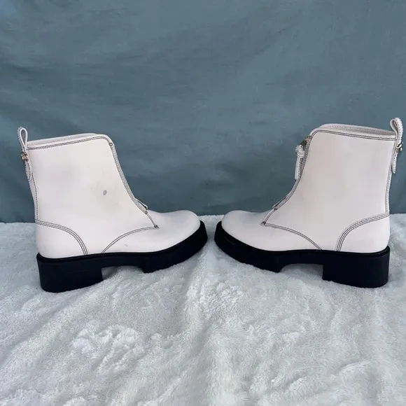 GUC Coach Womens Liza Leather Boots. Size 7.5 Color Chalk.