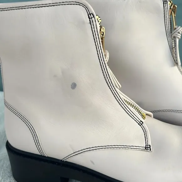 GUC Coach Womens Liza Leather Boots. Size 7.5 Color Chalk.