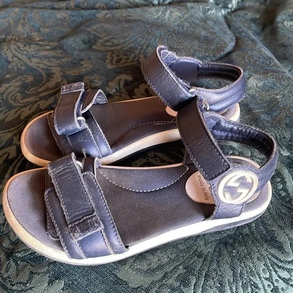 Gucci kids sandals size 31