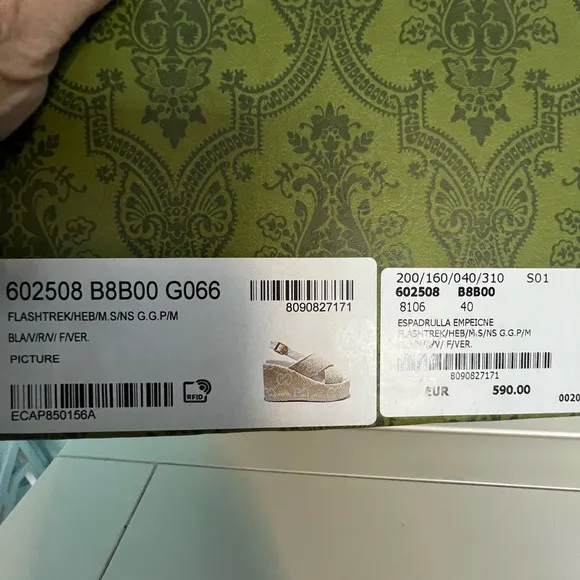 Gucci sandals!!