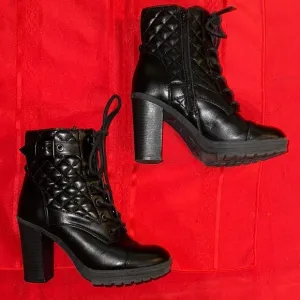 Guess Black Quilted Lace-Up Ankle Boots Size 6