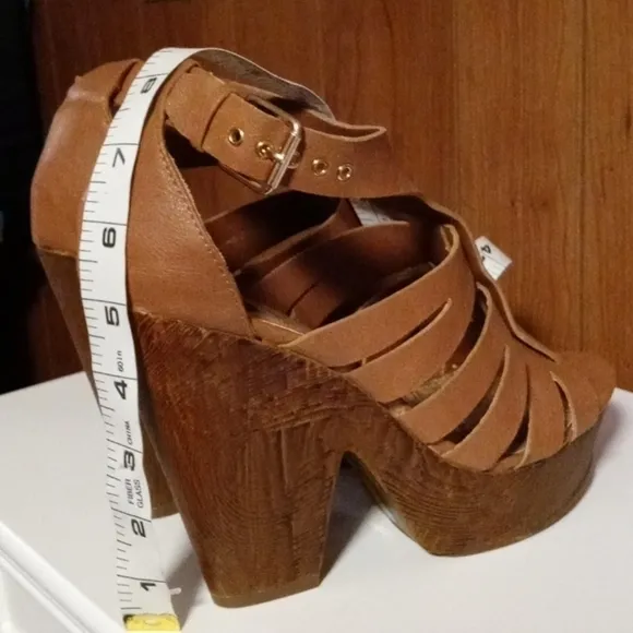Guess platform sandal tan 8 with a 5&quot; heel
