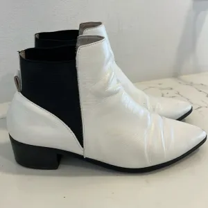 Halogen White Leather ankle Boots