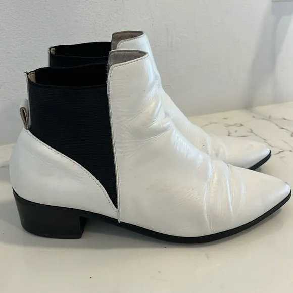 Halogen White Leather ankle Boots