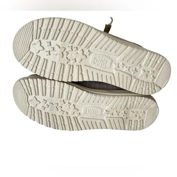 Hey Dude Wally Sox beige slip on shoes 8 NWT