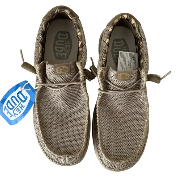 Hey Dude Wally Sox beige slip on shoes 8 NWT