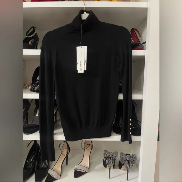 High collar sweater with long sleeves with buttons Size Small