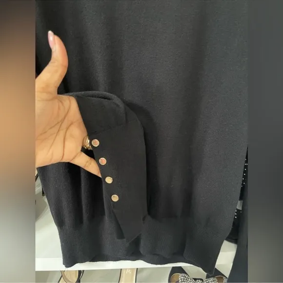 High collar sweater with long sleeves with buttons Size Small