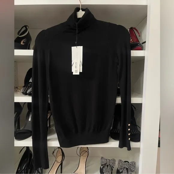 High collar sweater with long sleeves with buttons Size Small
