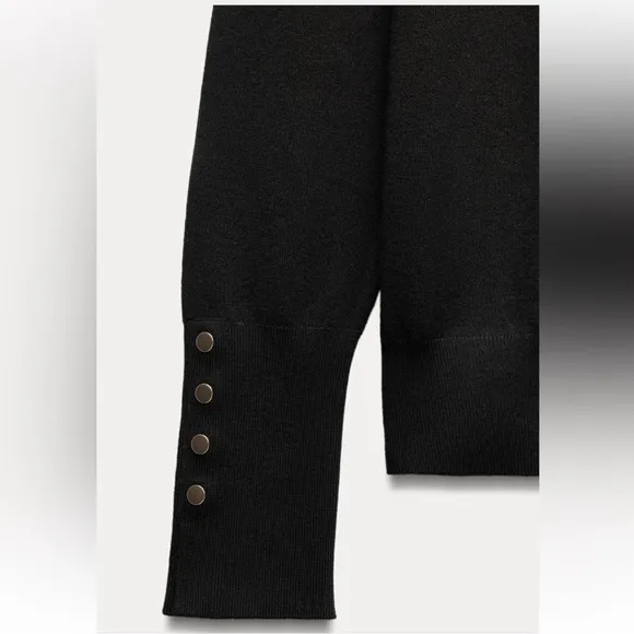 High collar sweater with long sleeves with buttons Size Small