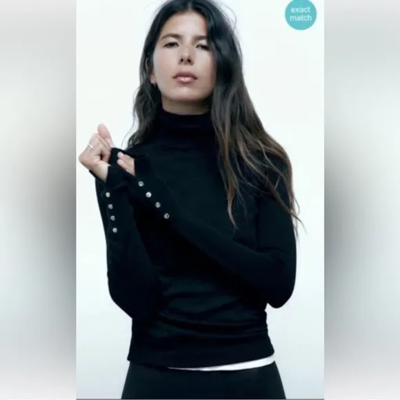 High collar sweater with long sleeves with buttons Size Small
