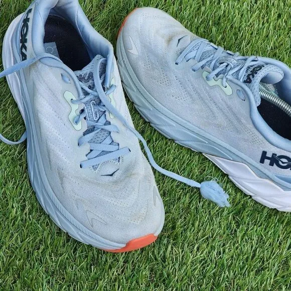 HOKA ARAHI 6 - Womens Athletic Shoes - SIZE 9B