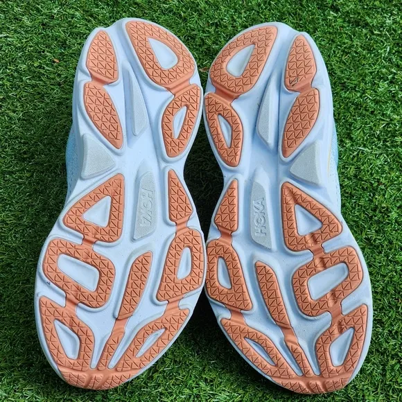 HOKA BONDI 8 - Womens Athletic Shoes - SIZE 10D WIDE
