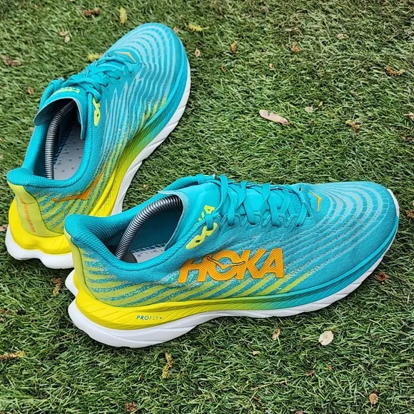 HOKA MACH 5 - Mens Athletic Shoes - SIZE 9.D *** no Insoles ***