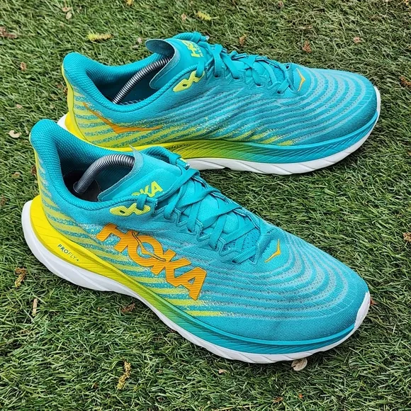 HOKA MACH 5 - Mens Athletic Shoes - SIZE 9.D *** no Insoles ***