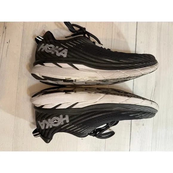 Hoka men's black Clifton 5 athletic shoes size 12