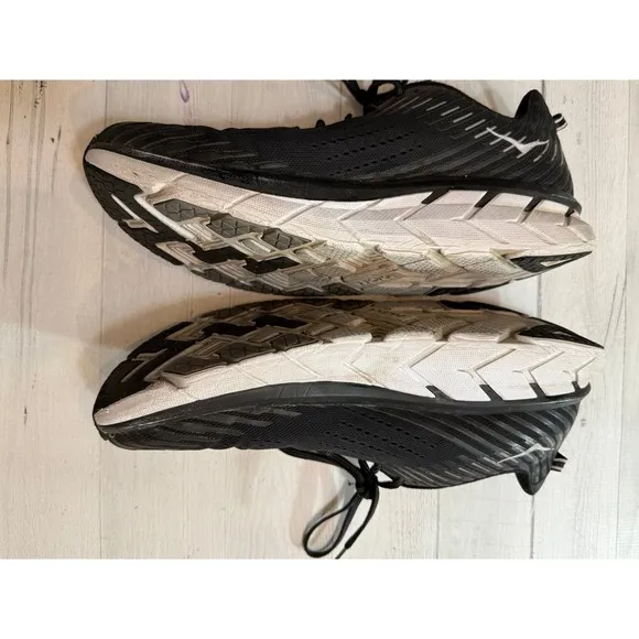 Hoka men's black Clifton 5 athletic shoes size 12