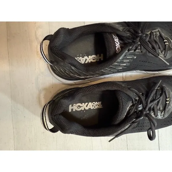 Hoka men's black Clifton 5 athletic shoes size 12