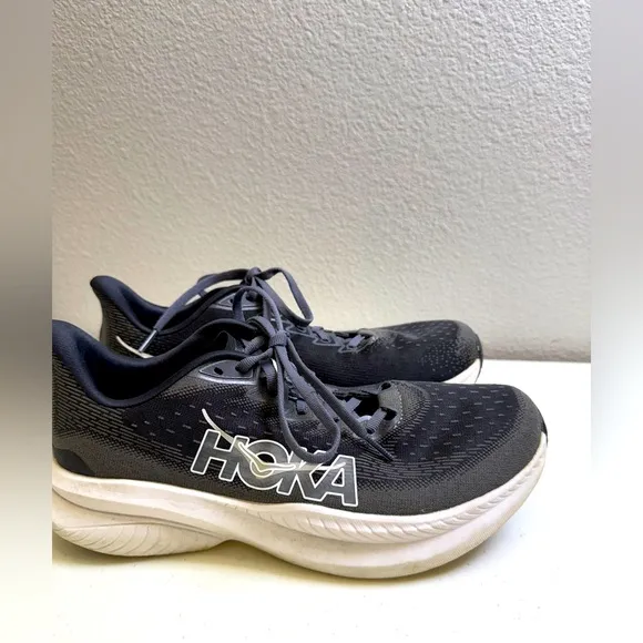 Hoka One One Womens Size 10 Black/White 1147810 Mach 6 Running Shoes