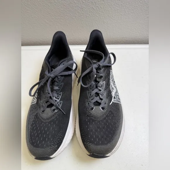 Hoka One One Womens Size 10 Black/White 1147810 Mach 6 Running Shoes