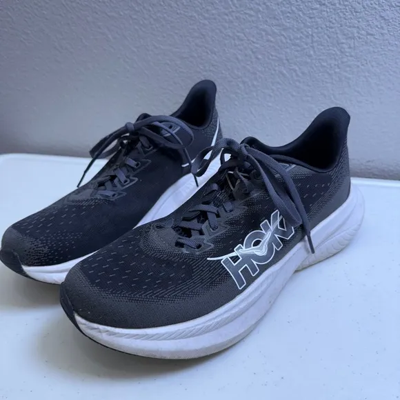 Hoka One One Womens Size 10 Black/White 1147810 Mach 6 Running Shoes
