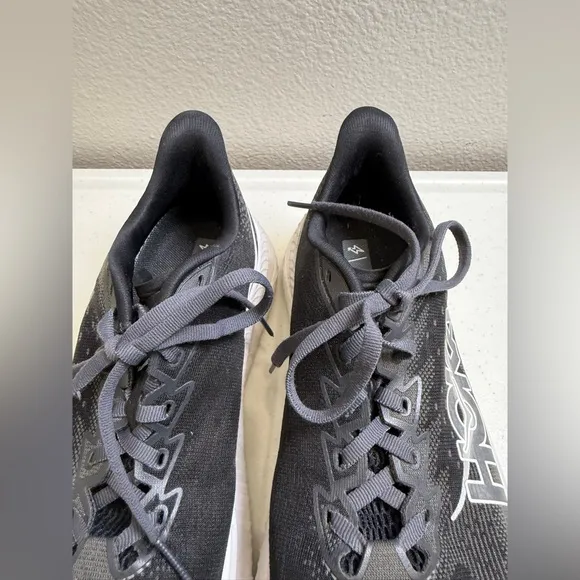 Hoka One One Womens Size 10 Black/White 1147810 Mach 6 Running Shoes