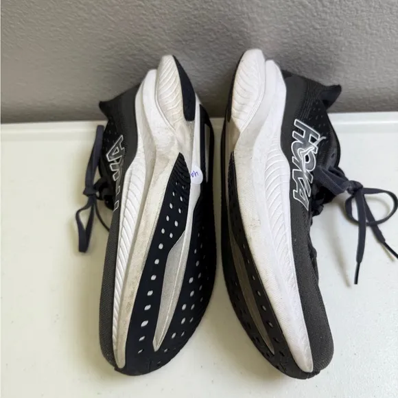 Hoka One One Womens Size 10 Black/White 1147810 Mach 6 Running Shoes