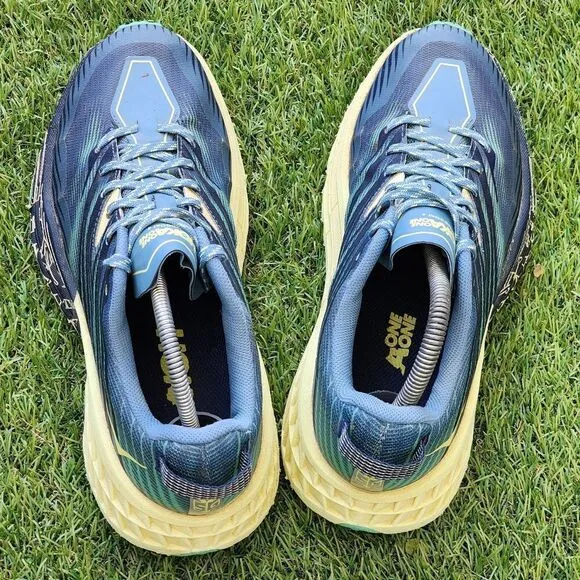 HOKA SPEEDGOAT 4 - Womens Athletic Shoes  - SIZE 8.5