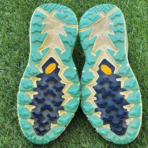 HOKA SPEEDGOAT 4 - Womens Athletic Shoes  - SIZE 8.5