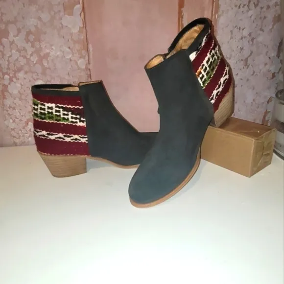 HOWSTY Kilim Moroccan Ankle Boots