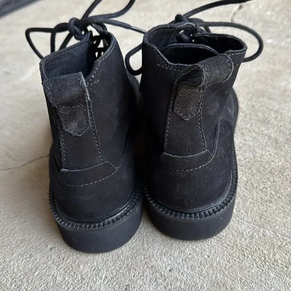 Hugo Boss mens 9 black suede casual combat style boots EUC