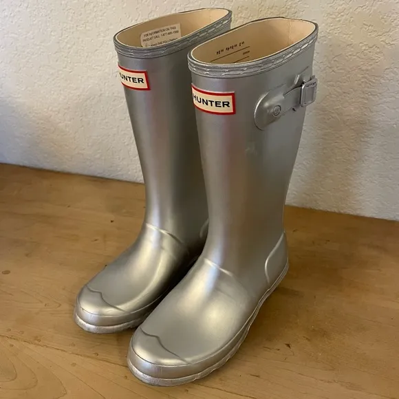 Hunter Silver Metallic Youth Tall Rain Boots Like New! 4 Youth