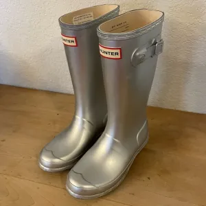Hunter Silver Metallic Youth Tall Rain Boots Like New! 4 Youth