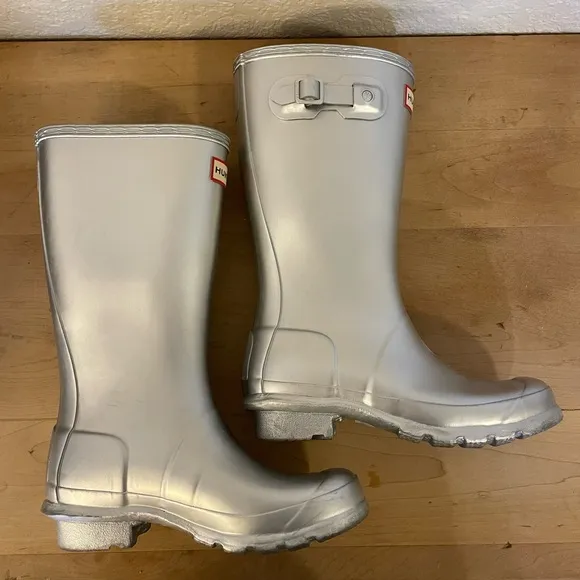 Hunter Silver Metallic Youth Tall Rain Boots Like New! 4 Youth