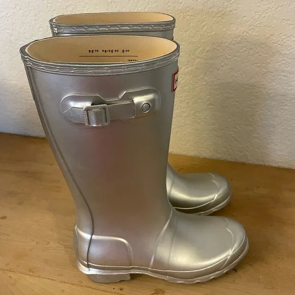 Hunter Silver Metallic Youth Tall Rain Boots Like New! 4 Youth