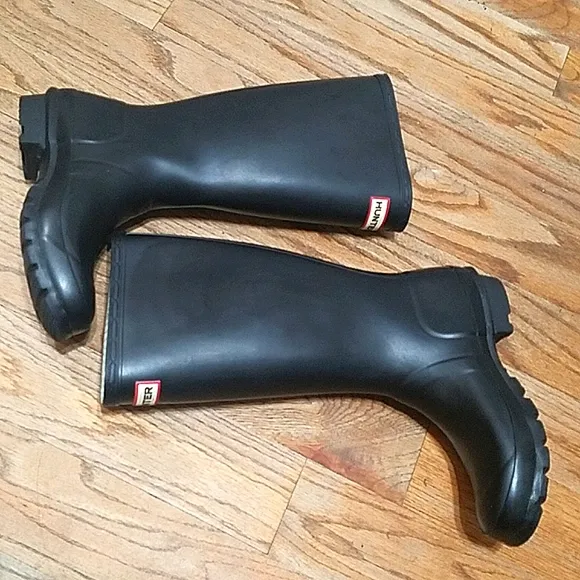 Hunter tall black boots women's sz 4