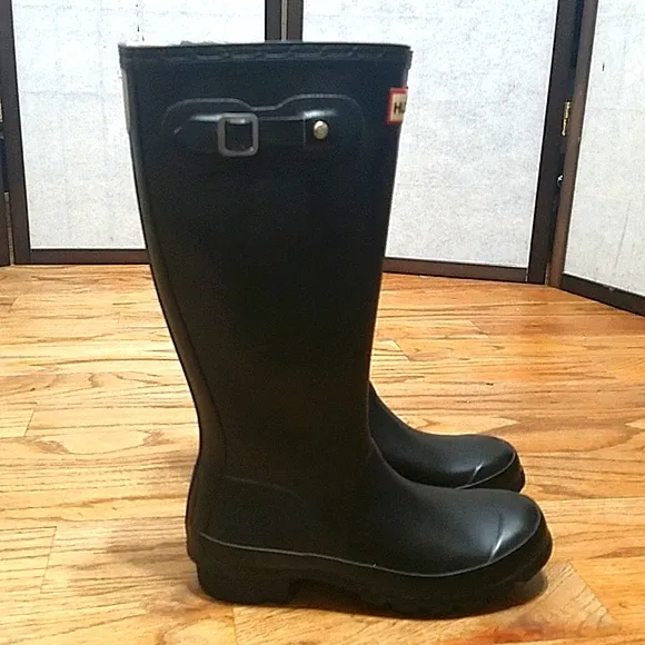 Hunter tall black boots women's sz 4