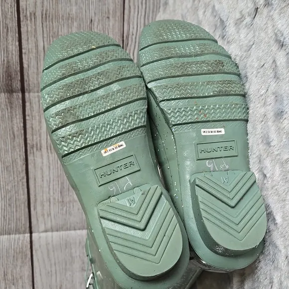 Hunter Tall Light Green Rain Boots, Girls Size 4 or Boys Size 3, Great Condition