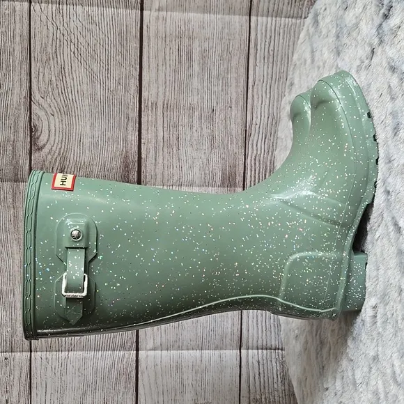 Hunter Tall Light Green Rain Boots, Girls Size 4 or Boys Size 3, Great Condition