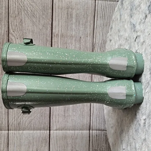 Hunter Tall Light Green Rain Boots, Girls Size 4 or Boys Size 3, Great Condition